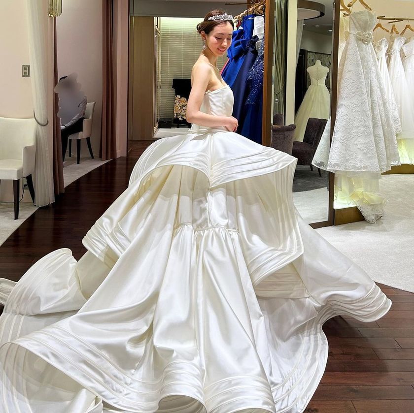 The collection that just came out in 2022 ♡ Attention to the dress featuring Antonio Riva's [black line] 🖤にて紹介している画像