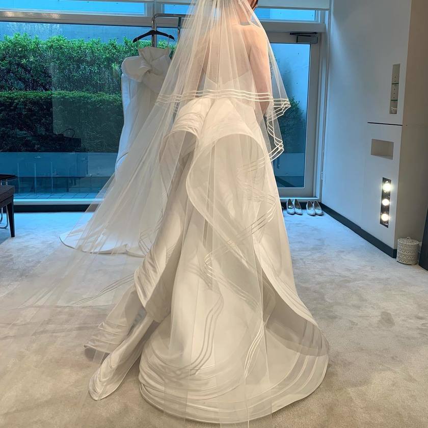 The collection that just came out in 2022 ♡ Attention to the dress featuring Antonio Riva's [black line] 🖤にて紹介している画像