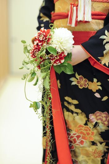 Charming Round-Shaped Bouquets Perfect for Traditional Japanese Attire♡にて紹介している画像