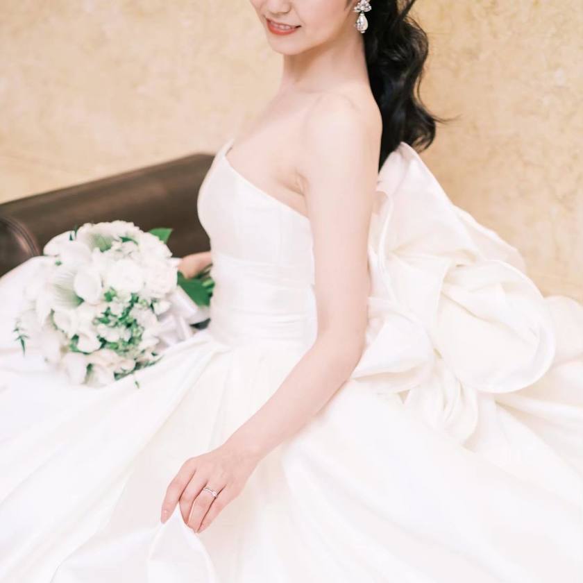 The most popular import brand right now! 6 dream dresses from ANTONIO RIVA.にて紹介している画像