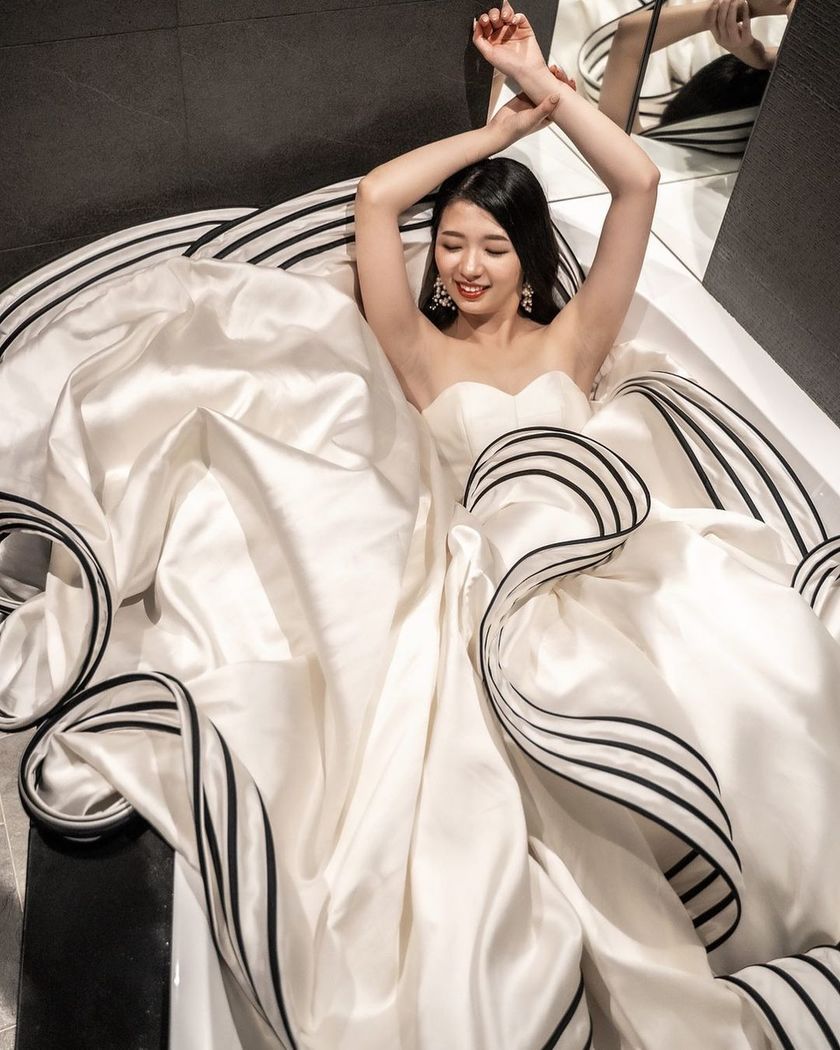 The collection that just came out in 2022 ♡ Attention to the dress featuring Antonio Riva's [black line] 🖤にて紹介している画像