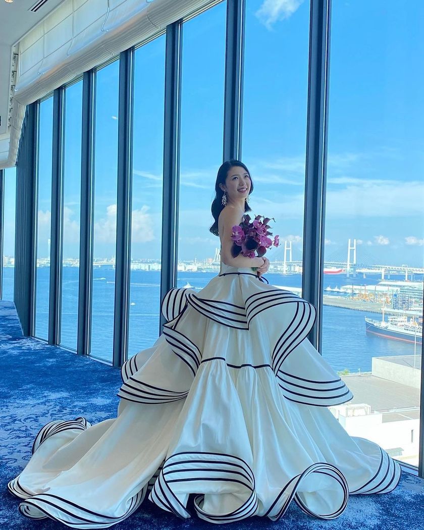 The collection that just came out in 2022 ♡ Attention to the dress featuring Antonio Riva's [black line] 🖤にて紹介している画像