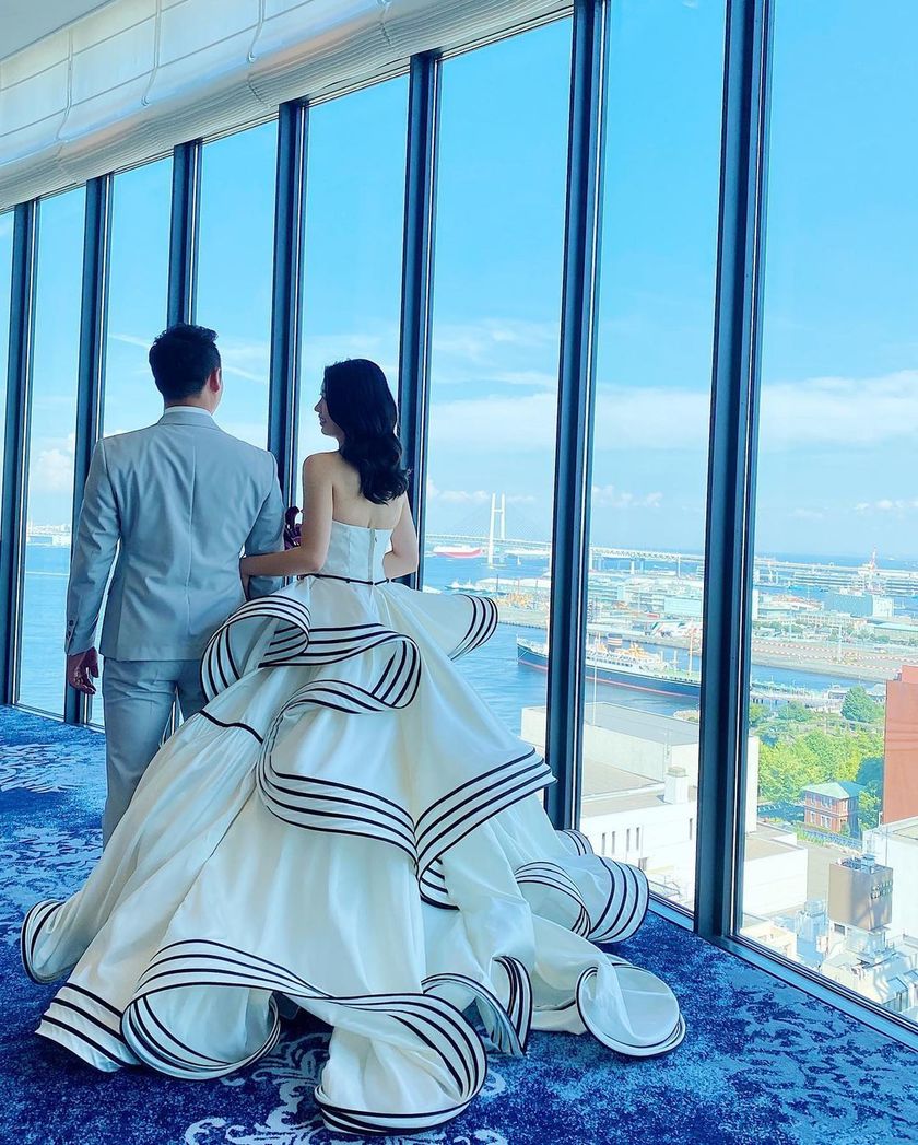 The collection that just came out in 2022 ♡ Attention to the dress featuring Antonio Riva's [black line] 🖤にて紹介している画像