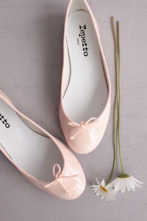 Dreamy Shoes: Joining the Stylish Brides with Repetto's Ballet Flats♡にて紹介している画像