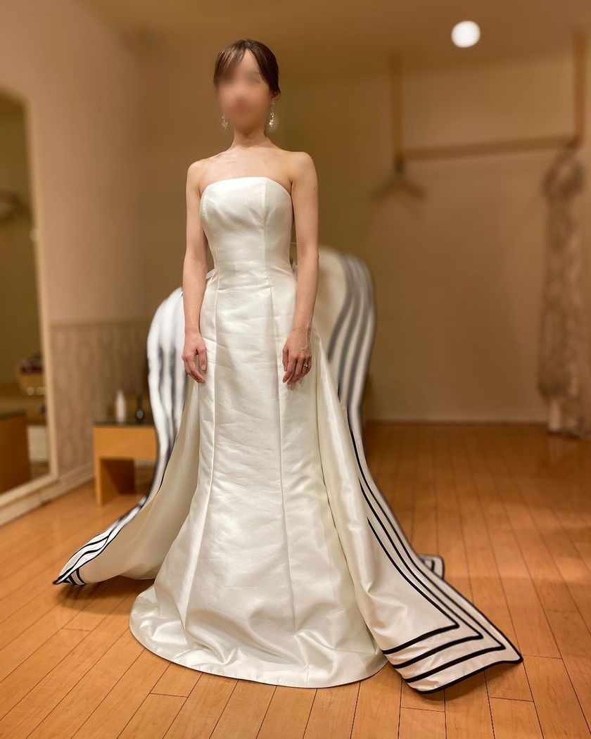 The collection that just came out in 2022 ♡ Attention to the dress featuring Antonio Riva's [black line] 🖤にて紹介している画像