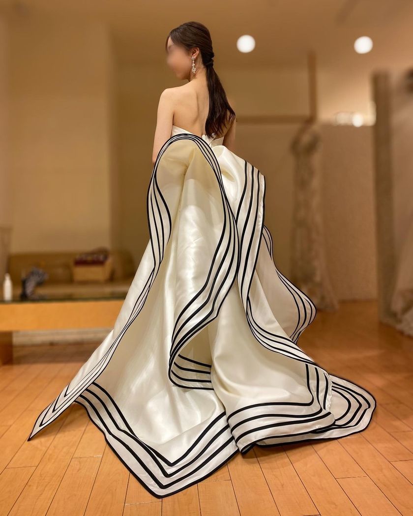 The collection that just came out in 2022 ♡ Attention to the dress featuring Antonio Riva's [black line] 🖤にて紹介している画像