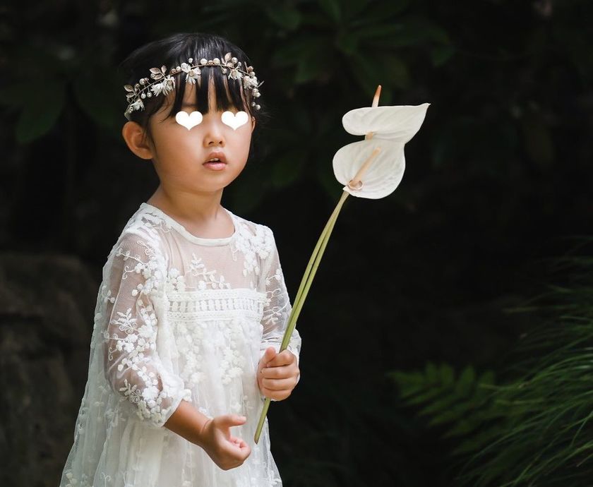Some brides use flowers for their wedding ceremony! The idea of using the flower "Anthurium" as a ring pillow is wonderful 💍にて紹介している画像