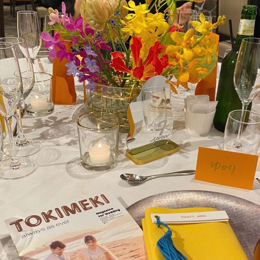 Mi　結婚式　ゲストテーブルミラー ミラー・鏡」をゲストテーブル装花の下に飾る結婚式お花節約方法
