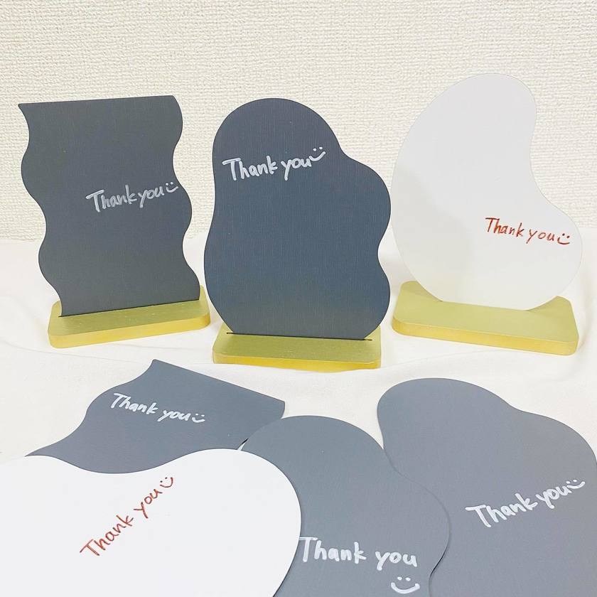 I agree with the opinion of the bride that this is practical and will please the guests... [Mirror table numbers]にて紹介している画像