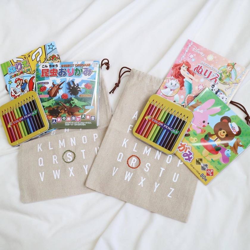 プレゼントを入れられる🚗💄お子さま席札を「巾着袋」にすると実用的で喜ばれるはず👦🏻👧🏻にて紹介している画像