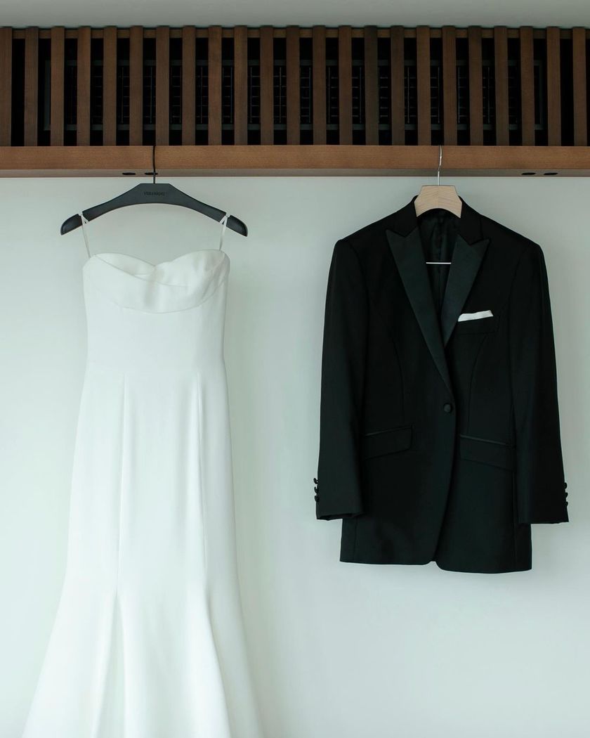 最近人気のマーメイドドレスと言えばこれ🧜‍♀️🤍ふわふわオフショル付き［Verawang Ava］にて紹介している画像