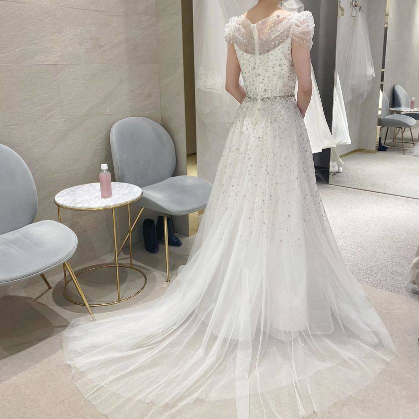 2023🪽 Stylish brides choose this popular dress from "Jenny Packham"!にて紹介している画像