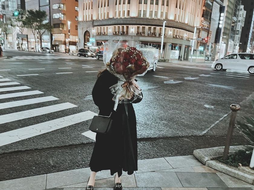 Emotional and Stylish Atmosphere 🥀 A Feature on the Trendy "I Got Proposed" Posts from Recently Engaged Brides 💍にて紹介している画像