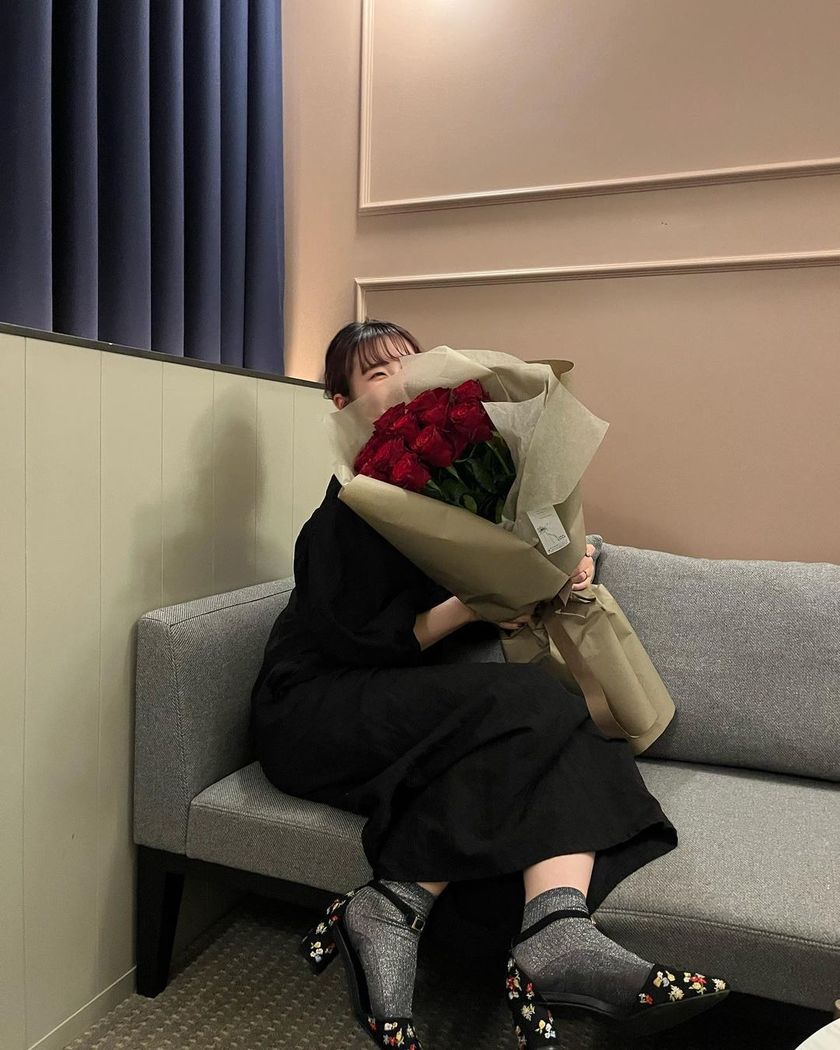 Emotional and Stylish Atmosphere 🥀 A Feature on the Trendy "I Got Proposed" Posts from Recently Engaged Brides 💍にて紹介している画像