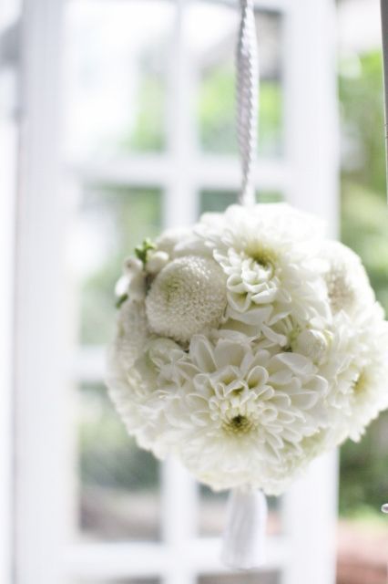 Charming Round-Shaped Bouquets Perfect for Traditional Japanese Attire♡にて紹介している画像