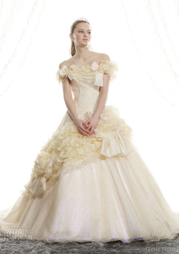 Wedding Dresses: The Charm of Sleeves♡ A Collection of Adorable Sleeve Designs＊にて紹介している画像