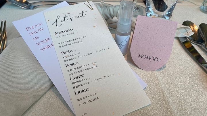 新创意🧡最近热门的拱形纸制品，席位卡版本也很可爱🧡にて紹介している画像