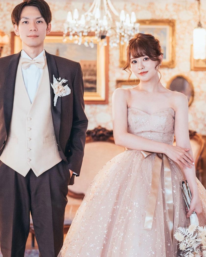 A collection of photos wearing the cute sparkly "Constellation Dress" by Marry with fluffy puff sleeves🪄🌟にて紹介している画像