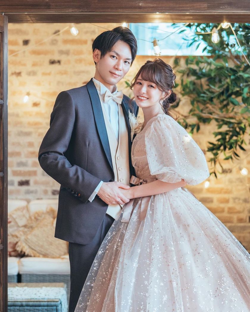 A collection of photos wearing the cute sparkly "Constellation Dress" by Marry with fluffy puff sleeves🪄🌟にて紹介している画像