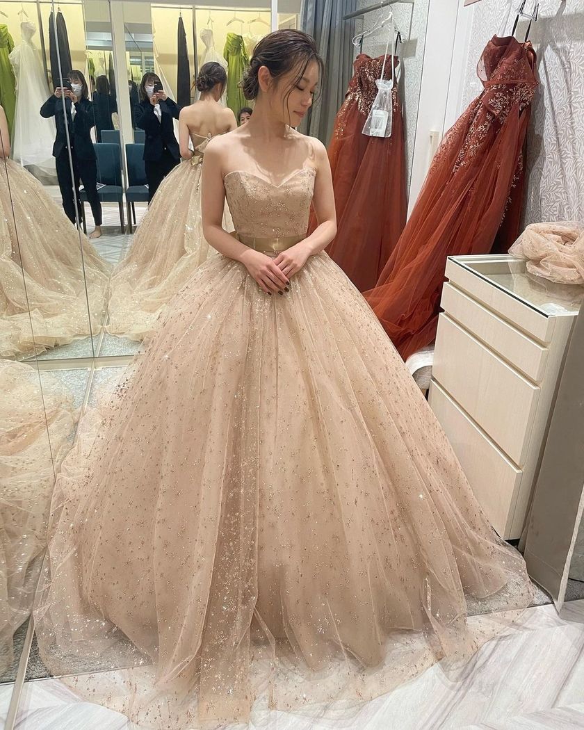 A collection of photos wearing the cute sparkly "Constellation Dress" by Marry with fluffy puff sleeves🪄🌟にて紹介している画像