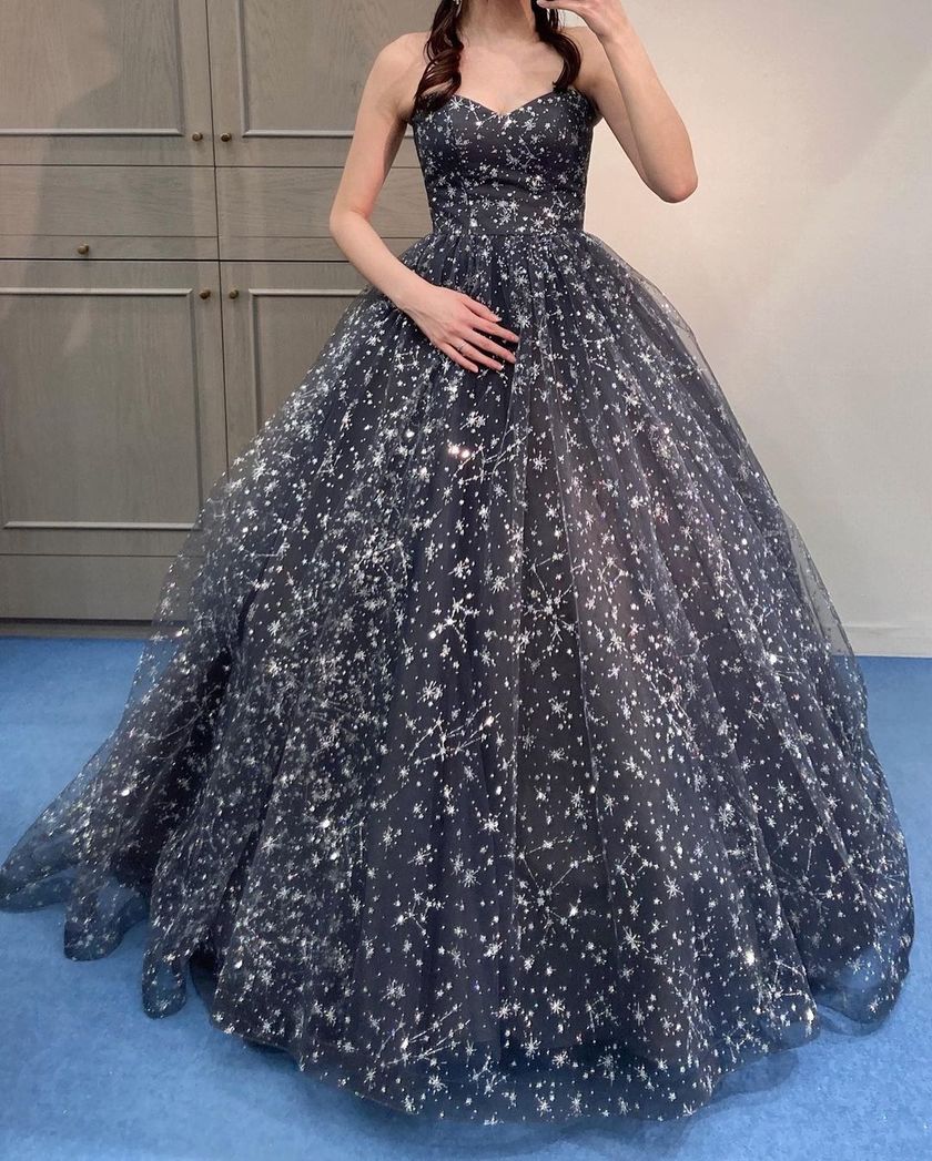 A collection of photos wearing the cute sparkly "Constellation Dress" by Marry with fluffy puff sleeves🪄🌟にて紹介している画像