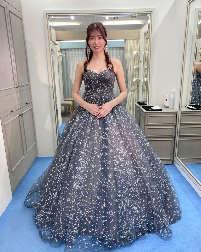 A collection of photos wearing the cute sparkly "Constellation Dress" by Marry with fluffy puff sleeves🪄🌟にて紹介している画像