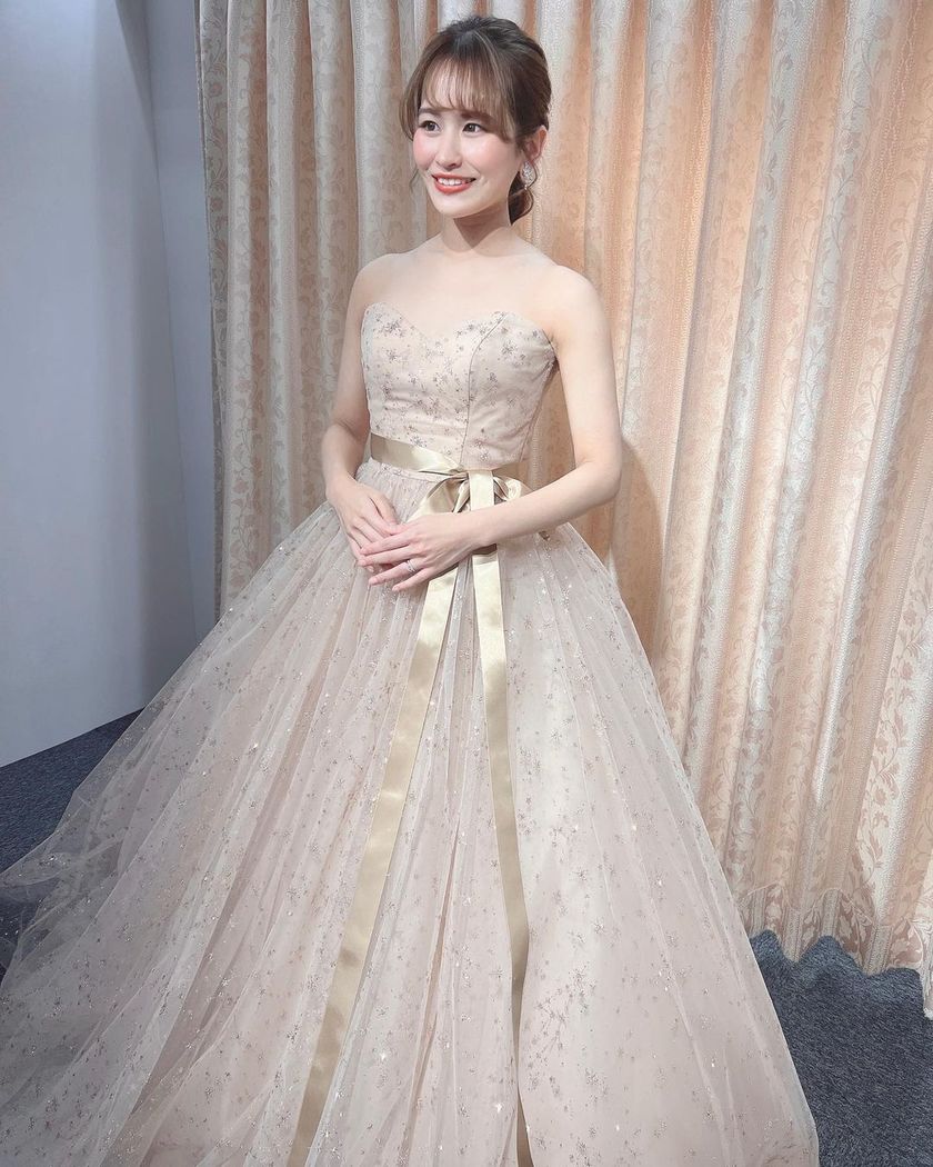 A collection of photos wearing the cute sparkly "Constellation Dress" by Marry with fluffy puff sleeves🪄🌟にて紹介している画像