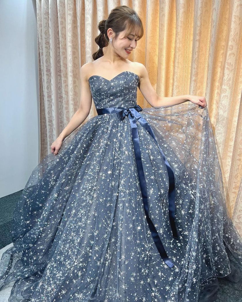 A collection of photos wearing the cute sparkly "Constellation Dress" by Marry with fluffy puff sleeves🪄🌟にて紹介している画像