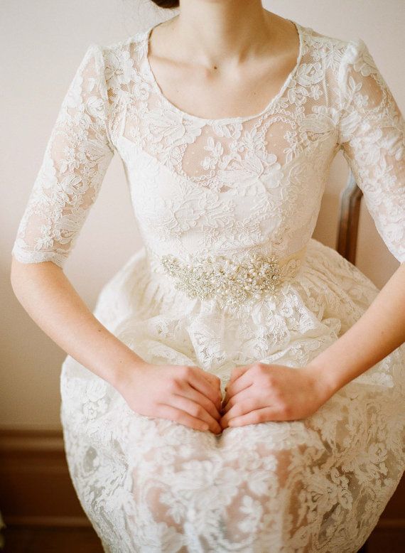 Wedding Dresses: The Charm of Sleeves♡ A Collection of Adorable Sleeve Designs＊にて紹介している画像