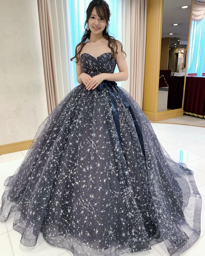 A collection of photos wearing the cute sparkly "Constellation Dress" by Marry with fluffy puff sleeves🪄🌟にて紹介している画像