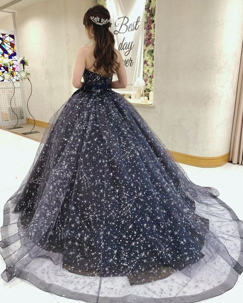 A collection of photos wearing the cute sparkly "Constellation Dress" by Marry with fluffy puff sleeves🪄🌟にて紹介している画像