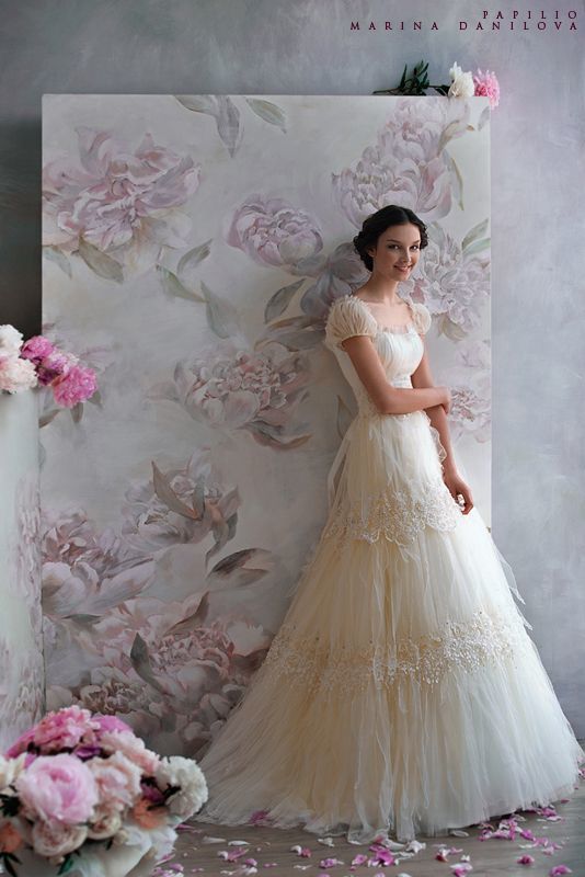 Wedding Dresses: The Charm of Sleeves♡ A Collection of Adorable Sleeve Designs＊にて紹介している画像