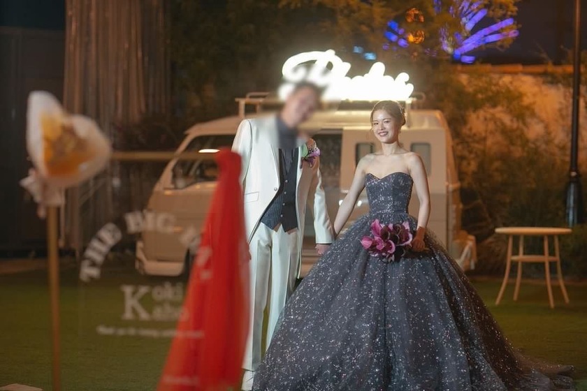 A collection of photos wearing the cute sparkly "Constellation Dress" by Marry with fluffy puff sleeves🪄🌟にて紹介している画像