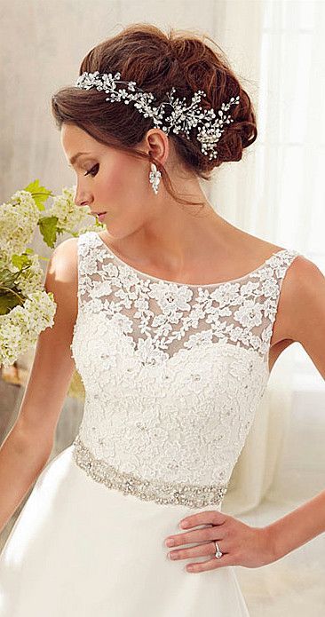 Wedding Dresses: The Charm of Sleeves♡ A Collection of Adorable Sleeve Designs＊にて紹介している画像