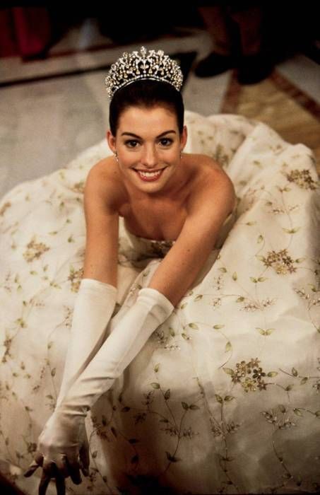 【プラダを着た悪魔】アンハサウェイのドレス姿が真似出来ないほど素敵♡にて紹介している画像