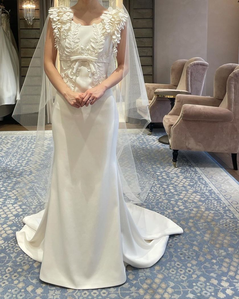 Dresses are upside down...! The brand "VIKTOR & ROLF," which is always a hot topic at every show, surprisingly has a lot of cute dresses as well.にて紹介している画像