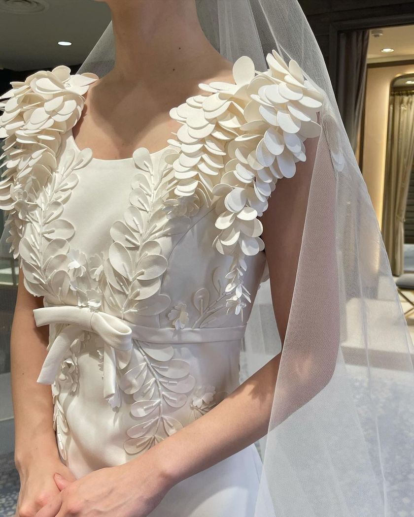 Dresses are upside down...! The brand "VIKTOR & ROLF," which is always a hot topic at every show, surprisingly has a lot of cute dresses as well.にて紹介している画像