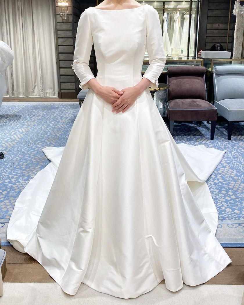 Dresses are upside down...! The brand "VIKTOR & ROLF," which is always a hot topic at every show, surprisingly has a lot of cute dresses as well.にて紹介している画像