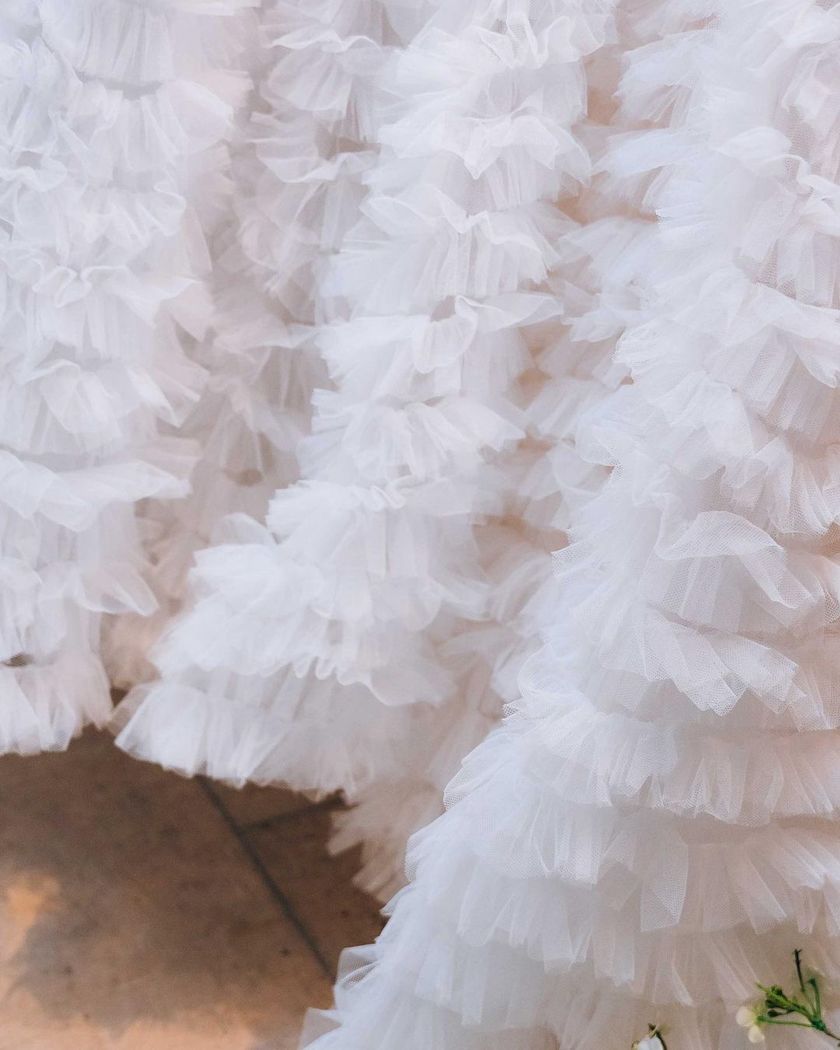 Dresses are upside down...! The brand "VIKTOR & ROLF," which is always a hot topic at every show, surprisingly has a lot of cute dresses as well.にて紹介している画像
