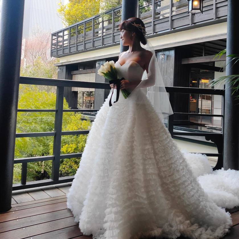 Dresses are upside down...! The brand "VIKTOR & ROLF," which is always a hot topic at every show, surprisingly has a lot of cute dresses as well.にて紹介している画像