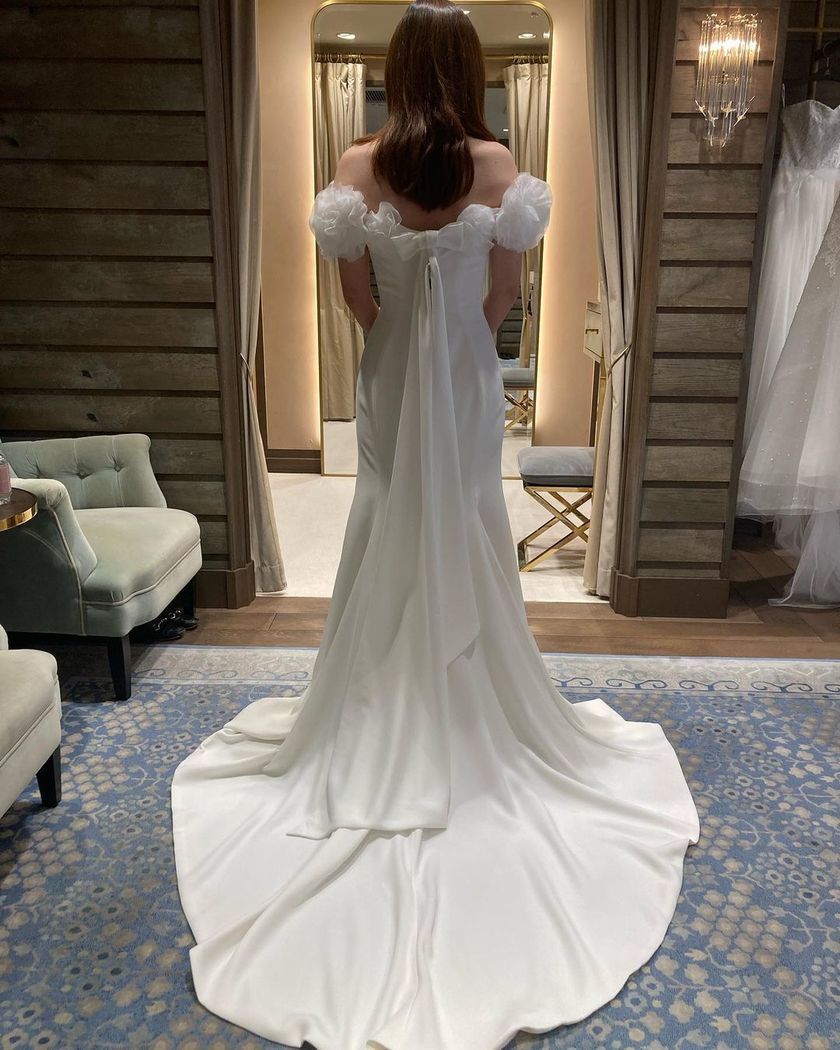 Dresses are upside down...! The brand "VIKTOR & ROLF," which is always a hot topic at every show, surprisingly has a lot of cute dresses as well.にて紹介している画像