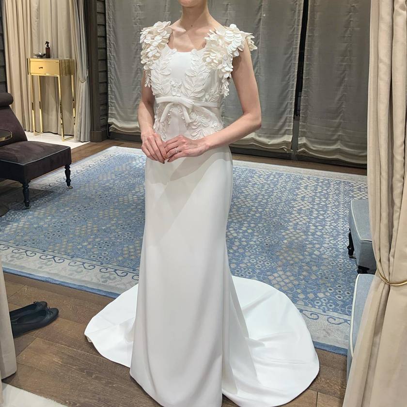 Dresses are upside down...! The brand "VIKTOR & ROLF," which is always a hot topic at every show, surprisingly has a lot of cute dresses as well.にて紹介している画像