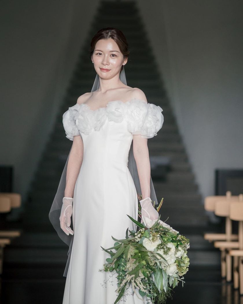 Dresses are upside down...! The brand "VIKTOR & ROLF," which is always a hot topic at every show, surprisingly has a lot of cute dresses as well.にて紹介している画像