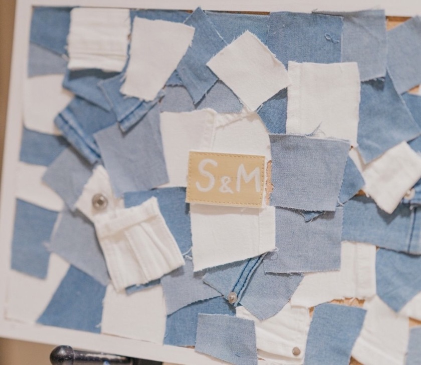 Interior design enhancement! The idea of creating a marriage certificate by layering "fabric" is stylish.にて紹介している画像