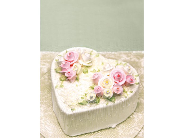 New Wedding Cake Trends! Falling in Love at First Sight with Adorable Heart Cakes ♡にて紹介している画像