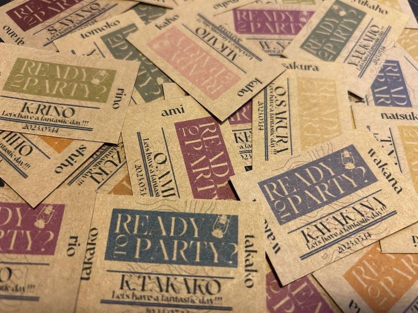 An idea to use a cute matchbox as a name card that can be customized with your favorite design is stylish. 🪄にて紹介している画像