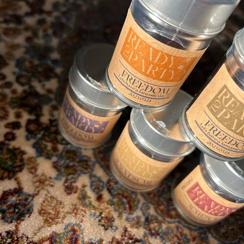 An idea to use a cute matchbox as a name card that can be customized with your favorite design is stylish. 🪄にて紹介している画像