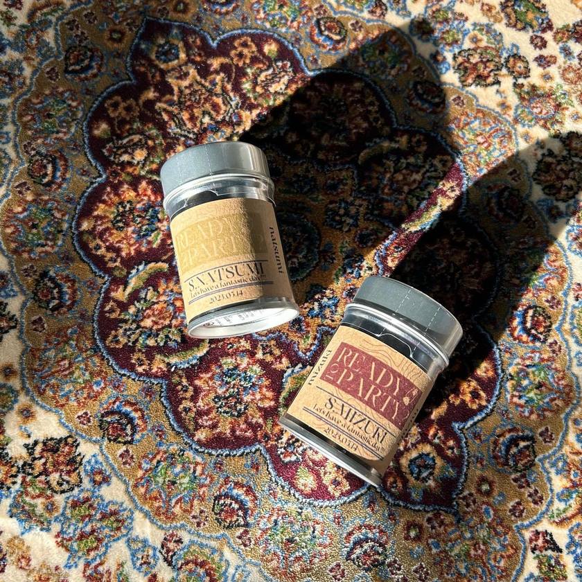 An idea to use a cute matchbox as a name card that can be customized with your favorite design is stylish. 🪄にて紹介している画像