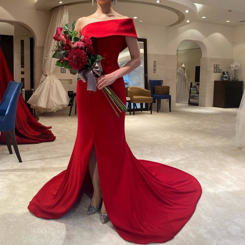 A Special Feature on the Wonderful Wedding Color Dresses by Iranian Designer 🇮🇷 Sarehnouriにて紹介している画像