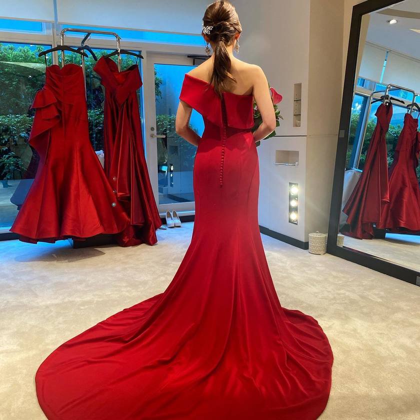 A Special Feature on the Wonderful Wedding Color Dresses by Iranian Designer 🇮🇷 Sarehnouriにて紹介している画像